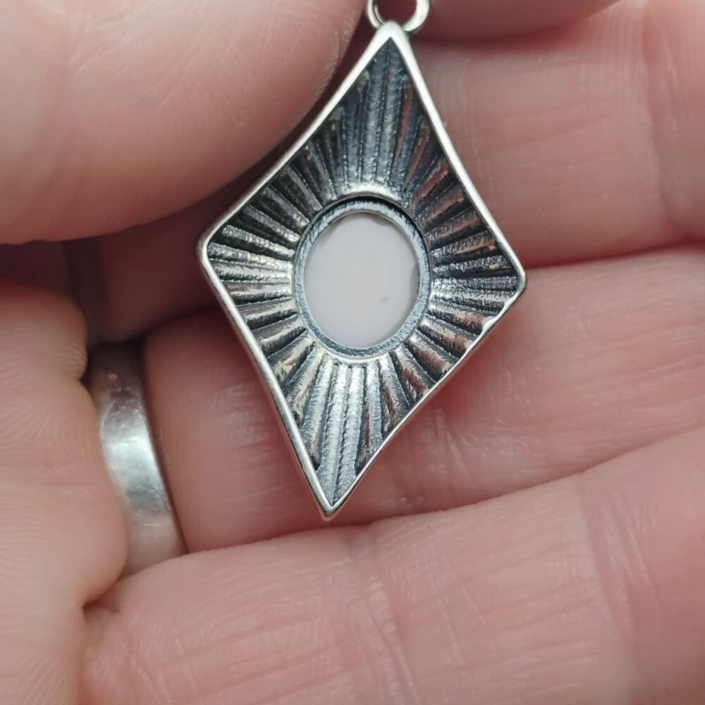 Southwest Native Style Pink Conch Shell Silver Pendant Diamond Shaped 1" - Picture 4 of 4